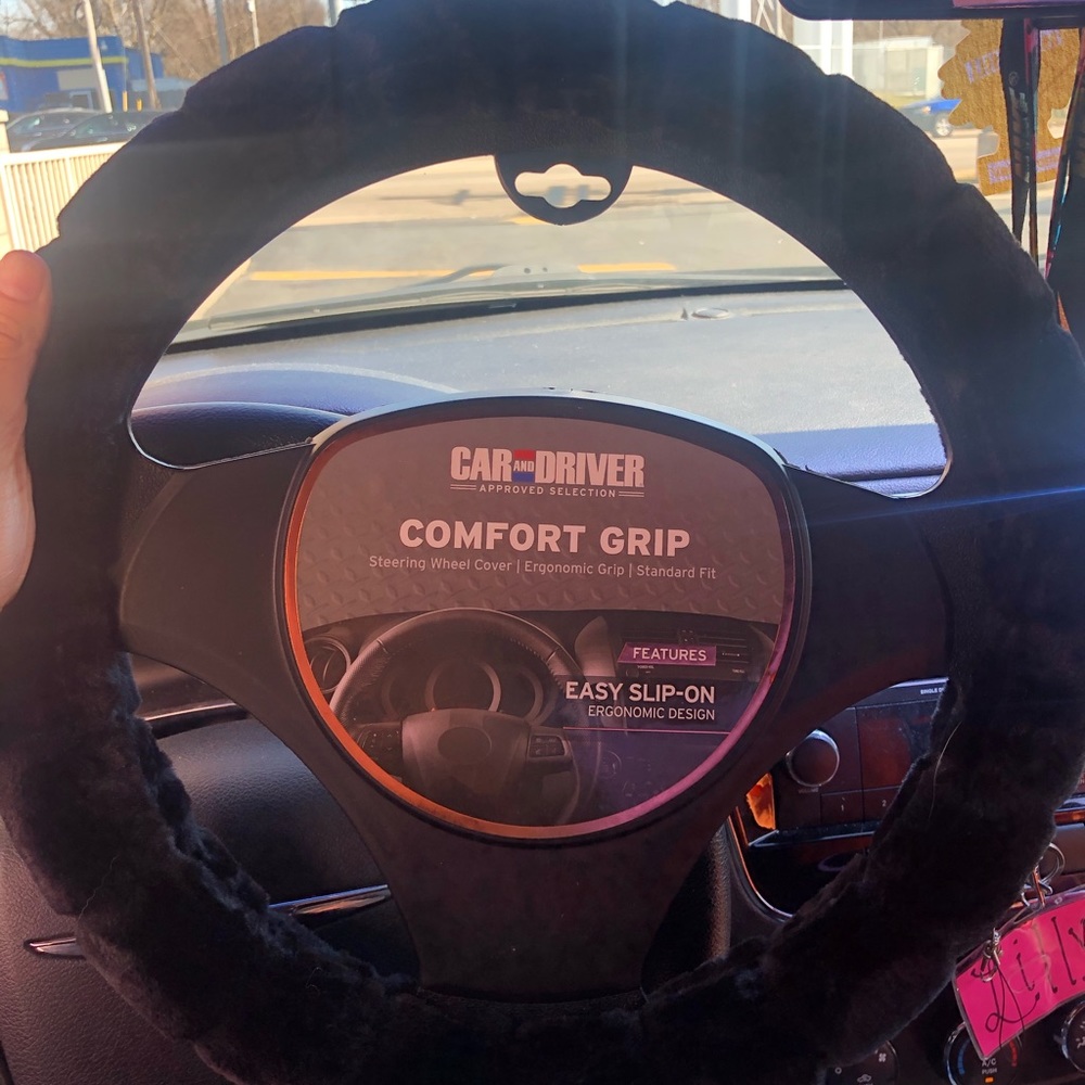 Car fluffy back steering wheel cover